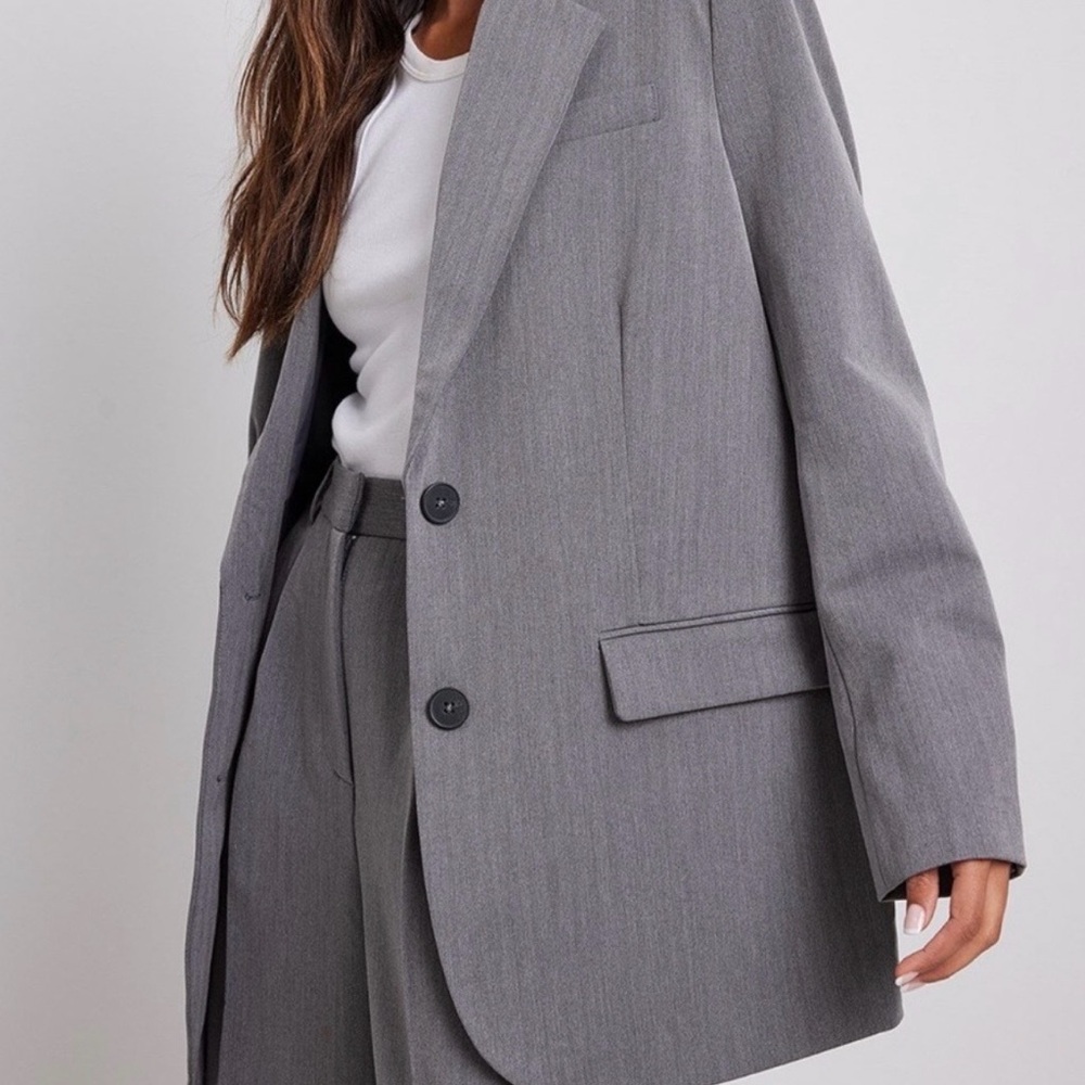 Chic Women's Gray Suit Jacket